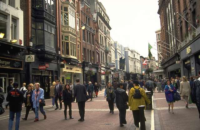 Calle transitada de Inglaterra